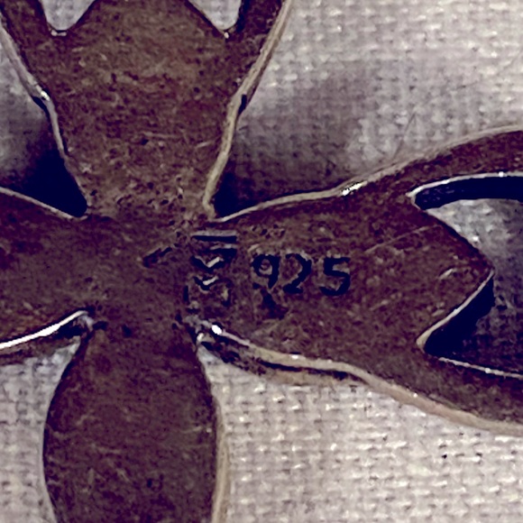 Vintage Sterling Silver Chain with Sterling Silver Cross - Picture 4 of 5